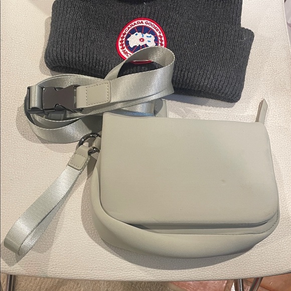 Source Unknown Handbags - New Seafoam Green Crossbody Bag with Adjustable Strap Wristlet